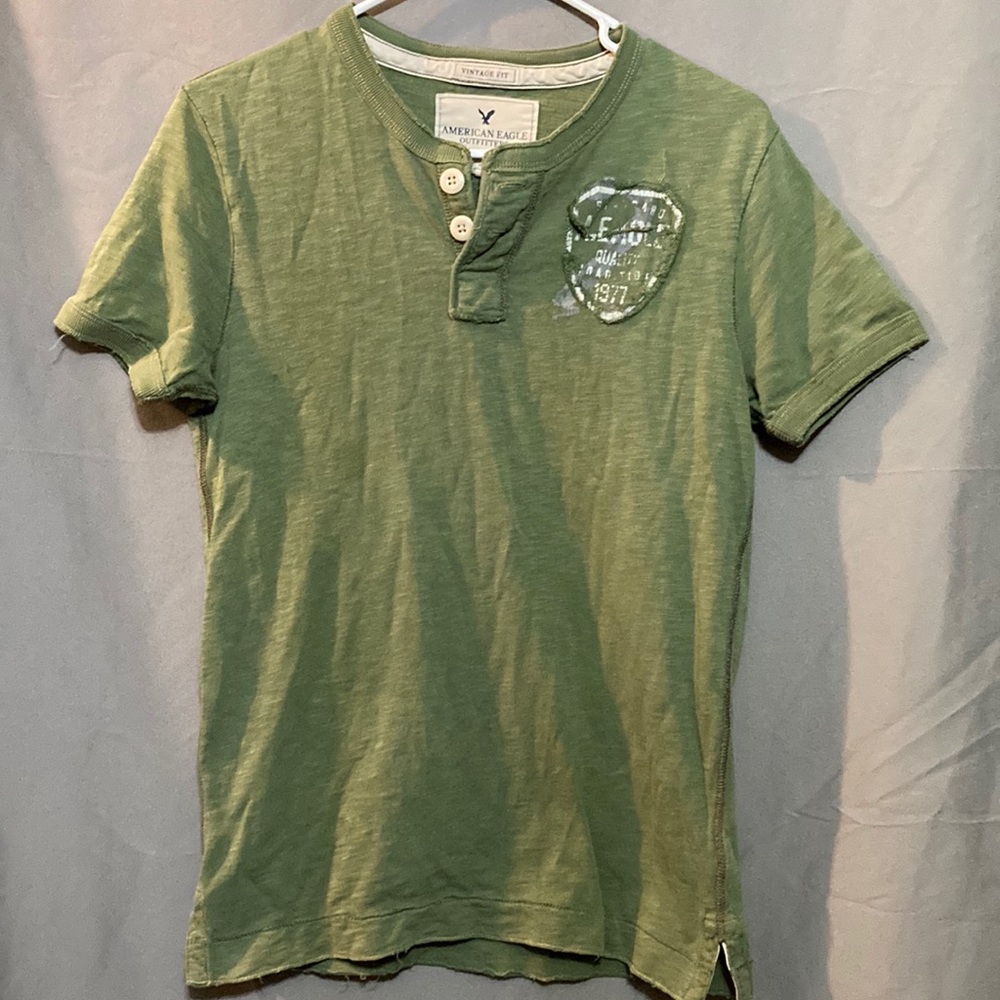 🦅Mens vintage AE shirt🦅